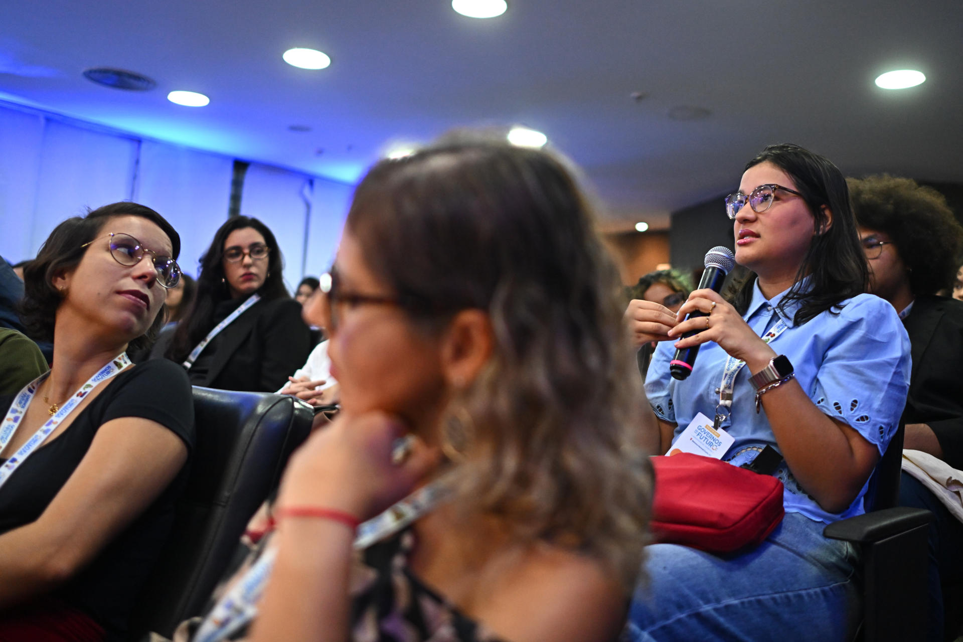 En esta segunda jornada, los jóvenes tendrán la oportunidad de plantear directamente sus preguntas e inquietudes a expertos y autoridades, entre ellos el diputado Rodrigo Rollemberg, la senadora y exjugadora de la selección brasileña de voleibol Leila Barros. EFE/André Borges
