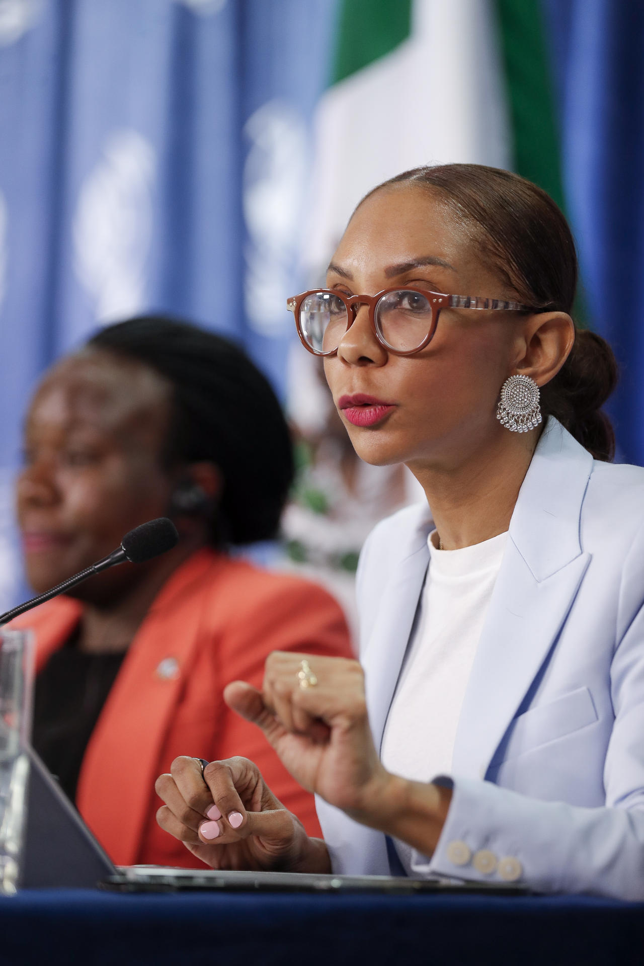La presidenta y relatora del Grupo de Trabajo de Expertas de la ONU sobre personas afrodescendientes, Isabelle Mamadou, habla en una rueda de prensa este miércoles, en Ciudad de México (México). EFE/ Isaac Esquivel
