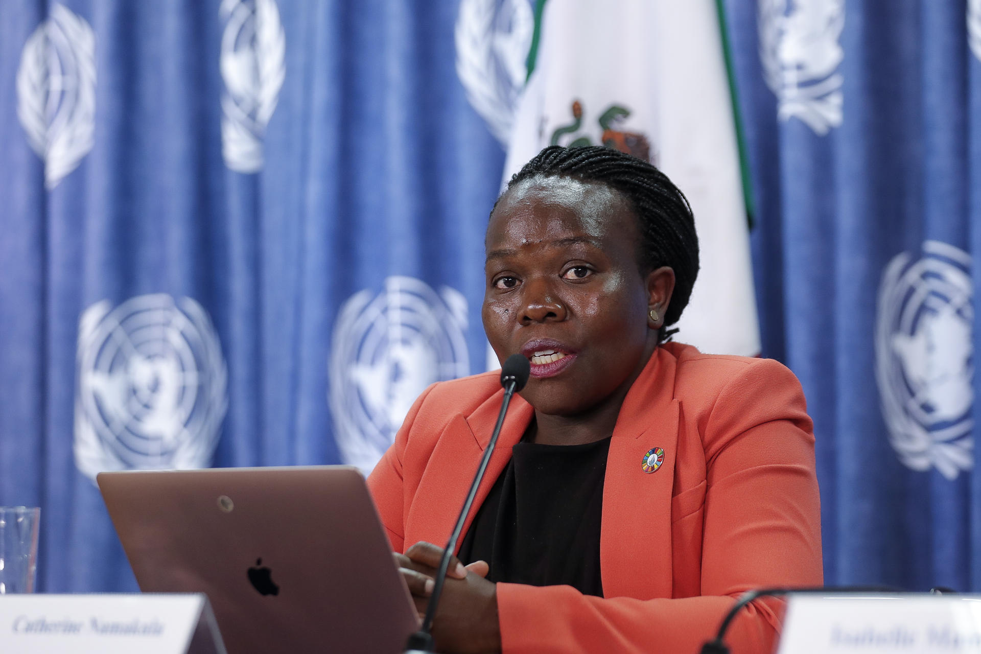 La integrante y expresidenta del Grupo de Trabajo de Expertas de la ONU sobre personas afrodescendientes, Catherine Namakula, habla en una rueda de prensa este miércoles, en Ciudad de México (México). EFE/ Isaac Esquivel
