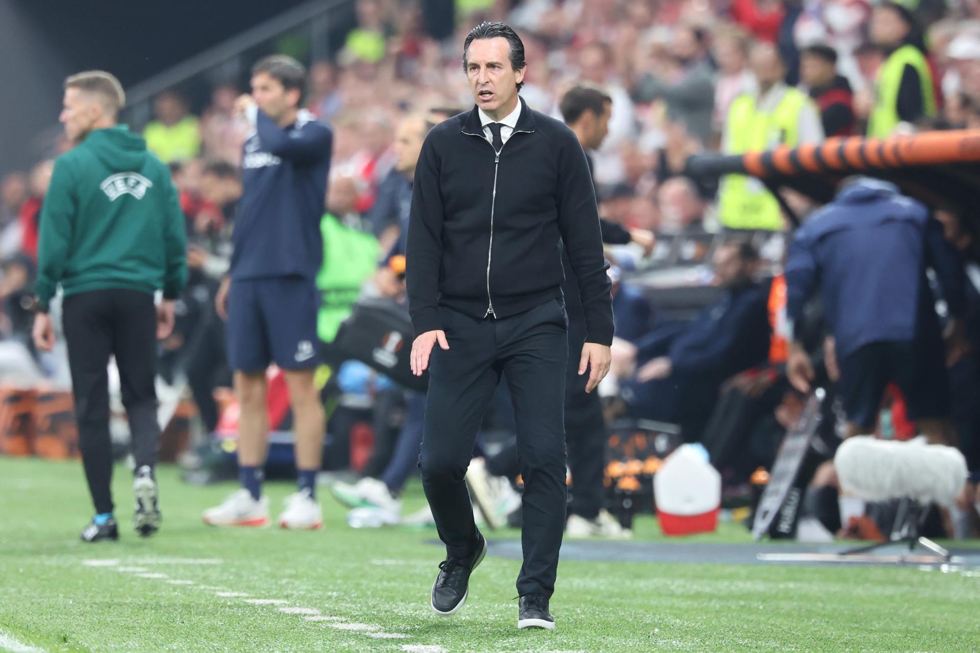 El entrenador del Aston Villa Unai Emery durante el partido de la final de la UEFA Europa League que han jugado SC Freiburg y Aston Villa en Estambul, Turquía. EFE/EPA/BRADLEY SECKER

