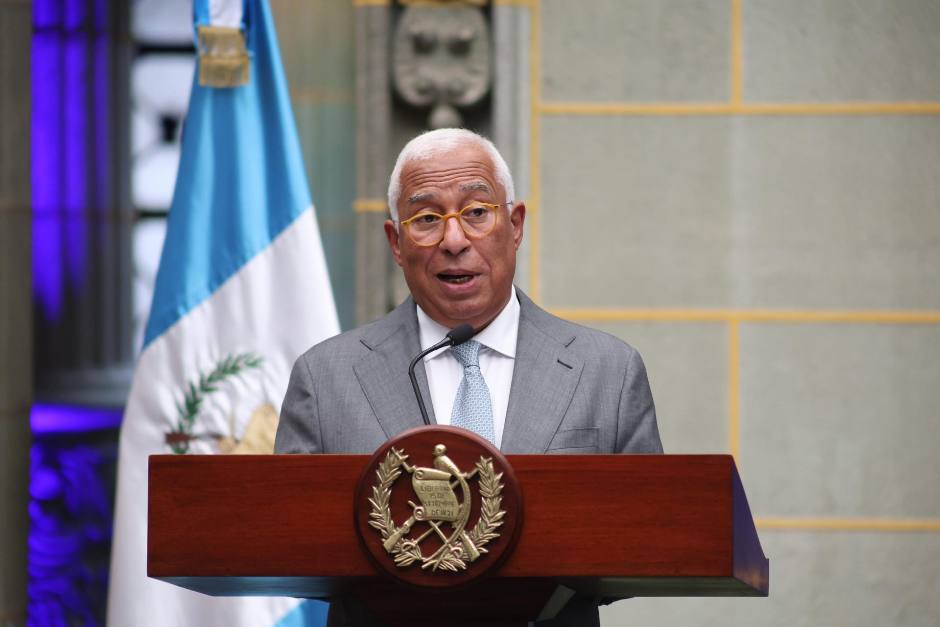 El presidente del Consejo Europeo, António Costa, habla durante una rueda de prensa este miércoles, en el Palacio Nacional de la Cultura, en Ciudad de Guatemala (Guatemala). EFE/ Christian Gutiérrez
