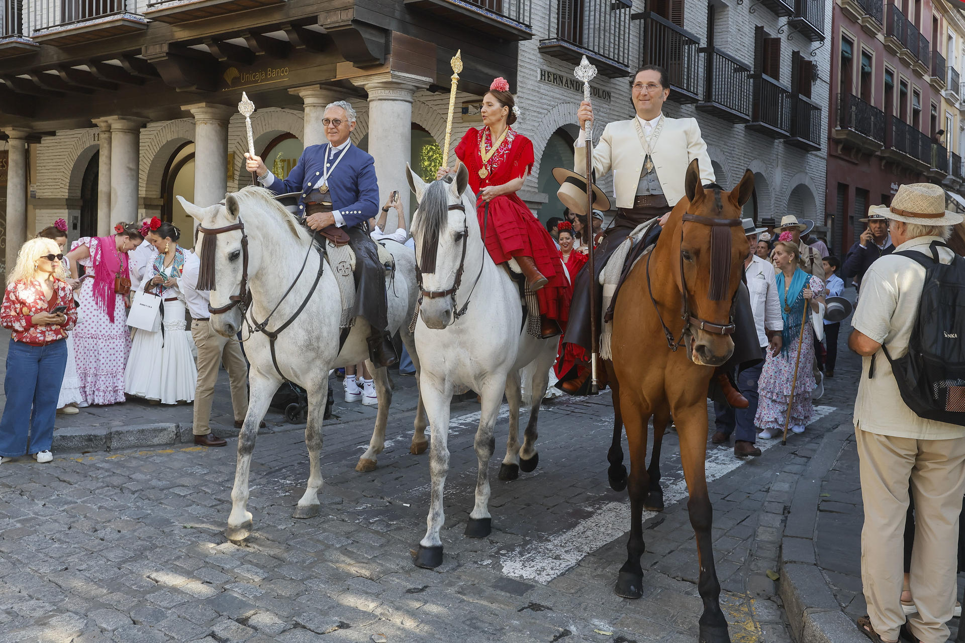 La Hermandad del Rocio de Sevilla Centro inicia su camino hacia la Aldea del Rocío, este miércoles en Sevilla. EFE/Jose Manuel Vidal
