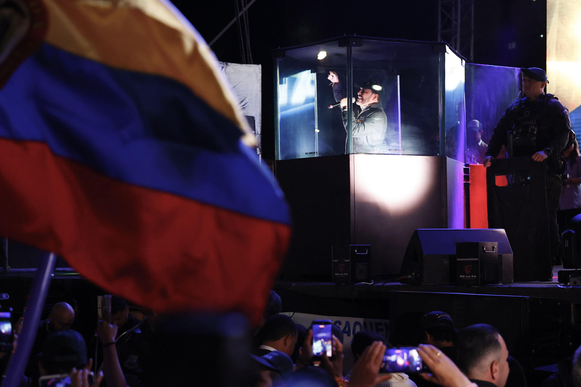 El candidato a la presidencia de Colombia Abelardo de la Espriella pronuncia un discurso este 20 de mayo de 2026, en uno de sus últimos actos masivos de campaña antes de las elecciones del próximo 31 de mayo, en la plaza de Lourdes en Bogotá (Colombia). EFE/ Mauricio Dueñas Castañeda