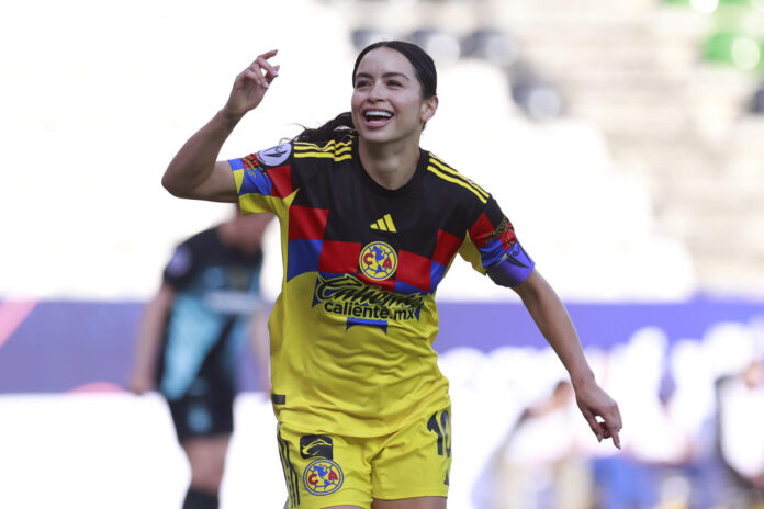 Scarlett Camberos de América celebra un gol este miércoles, en un partido de la semifinal de la Copa de Campeones Femenina de la Concacaf entre América y Gotham FC en el estadio Hidalgo en Pachuca (México). EFE/ David Martinez Pelcastre
