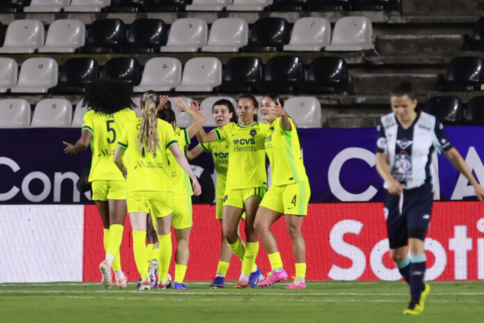 Jugadoras de Washington Spirit celebran un gol este miércoles, en un partido de la Copa de Campeones Femenina de la Concacaf entre Washington Spirit y Pachuca, en el estadio Hidalgo en Pachuca (México). EFE/ David Martínez Pelcastre
