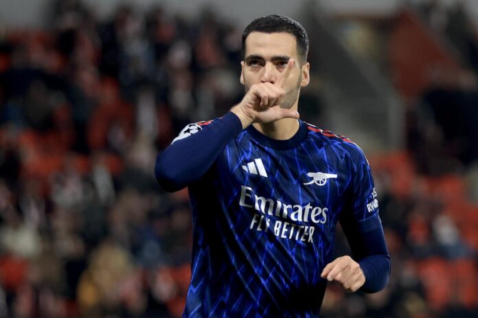 Fotografía de Martin Divisek, en la que puede verse en una imagen de archivo del 4 de noviembre de 2025 al futbolista del Arsenal Mikel Merino, durante un partido. EFE
