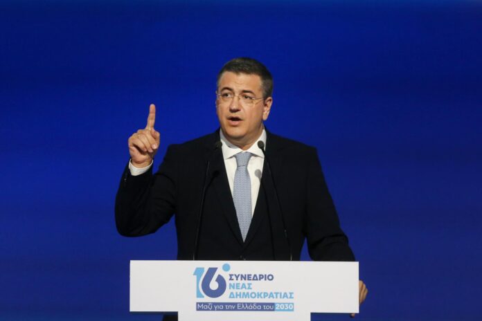 En la imagen de esta semana, el comisario europeo Apostolos Tzitzikostas. EFE/EPA/ALEXANDROS BELTES
