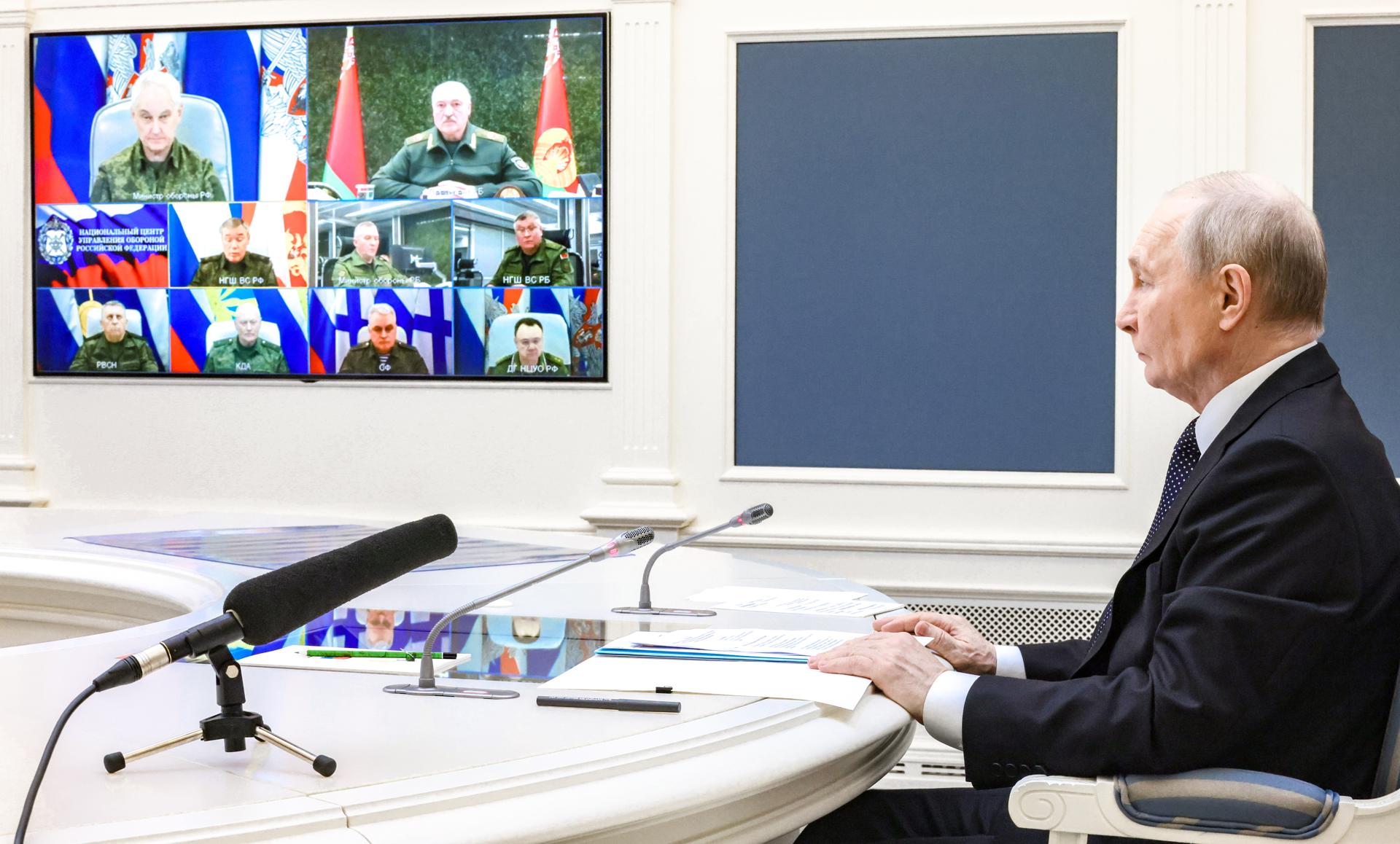 El presidente ruso Vladimir Putin asiste a una reunión con el presidente bielorruso Alexander Lukashenko sobre los ejercicios de las fuerzas nucleares rusas por videoconferencia en Moscú, Rusia, el 21 de mayo de 2026. (Bielorrusia, Rusia, Moscú) EFE/EPA/MIKHAIL METZEL/SPUTNIK/KREMLIN POOL MANDATORY CREDIT
