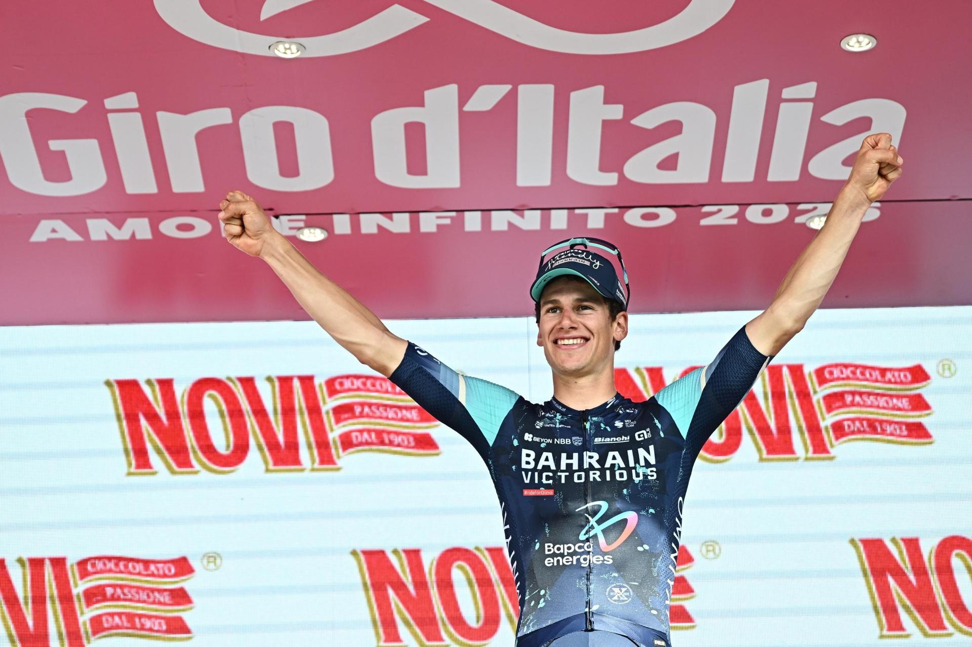 El belga Alec Segaert (Bahrain Victorious) ha sido el vencedor de la duodécima etapa del Giro de Italia disputada entre Imperia y Novi Ligure, de 175 km. EFE/EPA/LUCA ZENNARO
