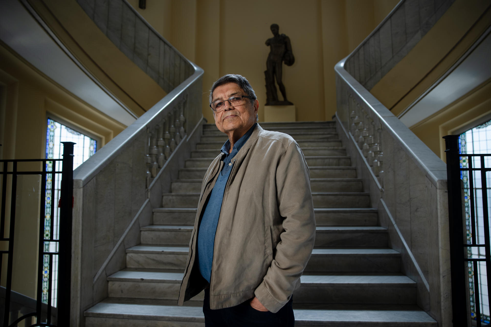 El escritor hispanonicaragüense Sergio Ramírez (Masatepe, Nicaragua, 1942), candidato a ocupar la silla L de la Real Academia Española (RAE), vacante desde el fallecimiento de Mario Vargas Llosa, ha defendido "la vitalidad" de la lengua española y su expansión en los Estados Unidos de Donald Trump.
"El español es una lengua expansiva, agresiva, no se detiene ante ninguna frontera y eso habla de su vitalidad; cómo invade los Estados Unidos, donde se ha convertido en la segunda lengua más importante después del inglés, es un fenómeno admirable", ha señalado en una entrevista con EFE. EFE/ Daniel González