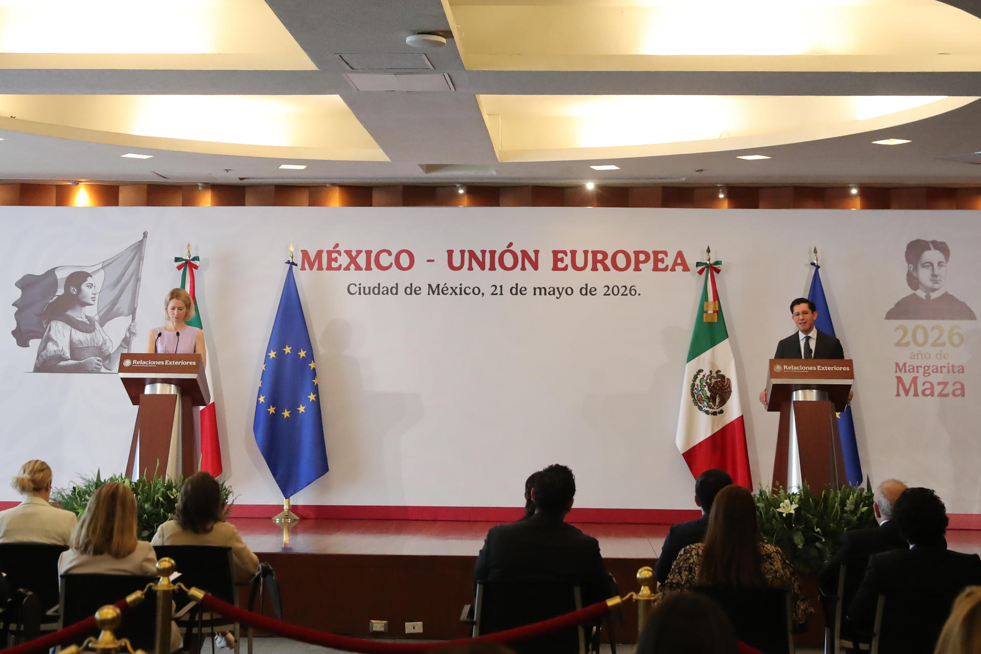 La alta representante de la Unión Europea para la Política Exterior y Seguridad, Kaja Kallas (i), y el secretario de Relaciones Exteriores de México, Roberto Velasco (d), participan en una rueda de prensa conjunta con este jueves, en Ciudad de México (México). EFE/Mario Guzmán
