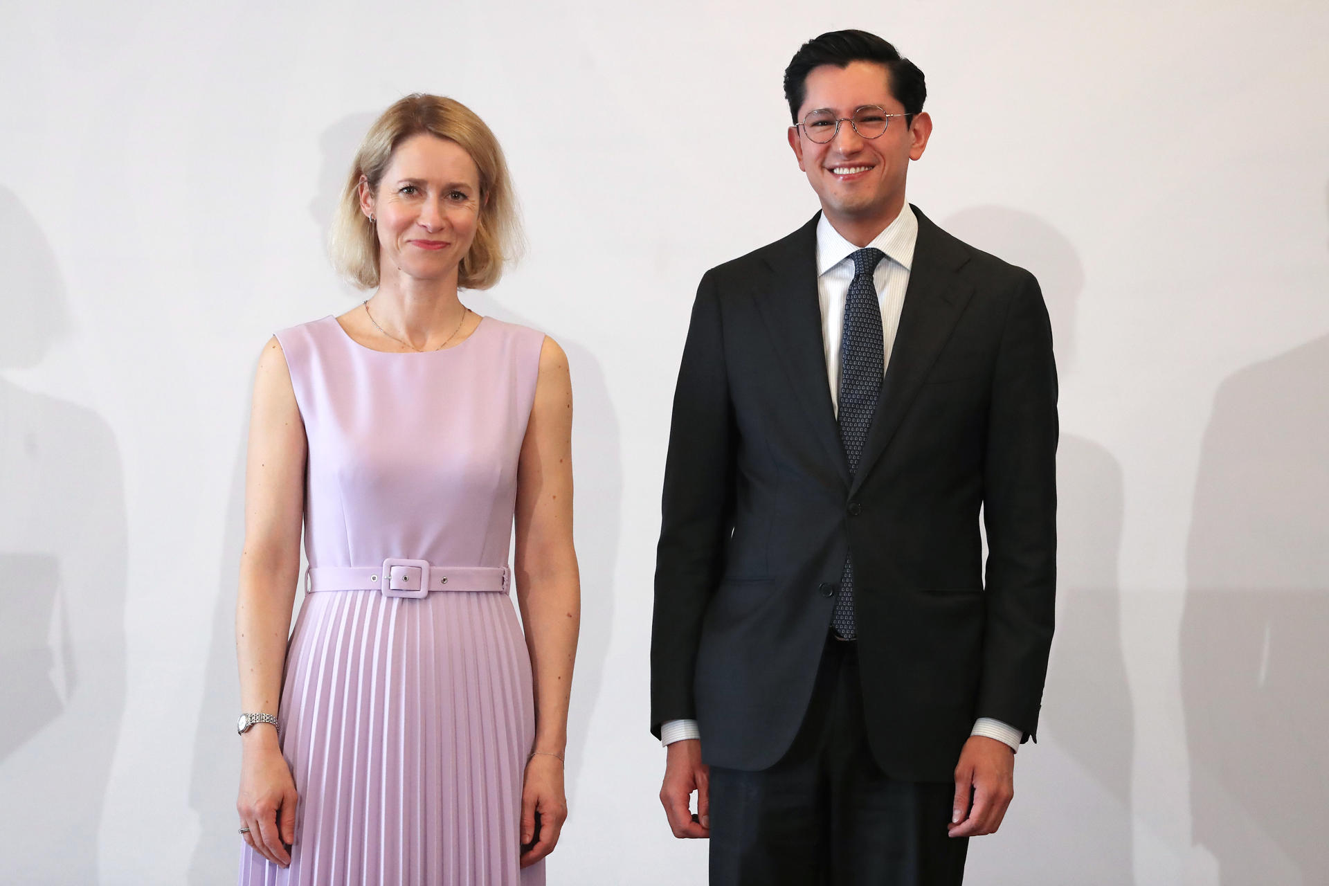 La alta representante de la Unión Europea para la Política Exterior y Seguridad, Kaja Kallas (i), y el secretario de Relaciones Exteriores de México, Roberto Velasco, posan en una rueda de prensa conjunta con este jueves, en Ciudad de México (México). EFE/Mario Guzmán

