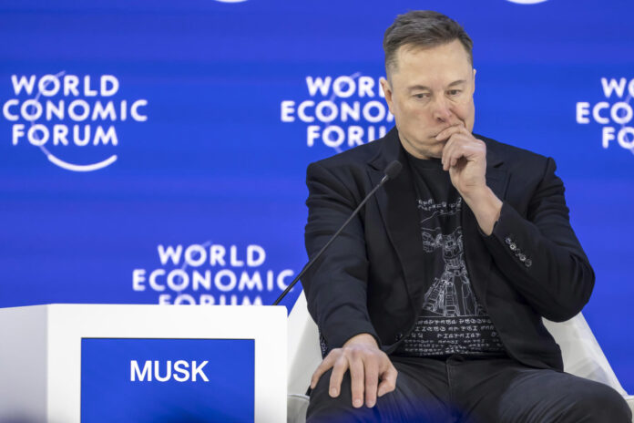 Fotografía de archivo del 22 de enero de 2026 del director ejecutivo de SpaceX, Elon Musk, reaccionando durante la 56.ª reunión anual del Foro Económico Mundial (FEM) en Davos (Suiza). EFE/Gian Ehrenzeller
