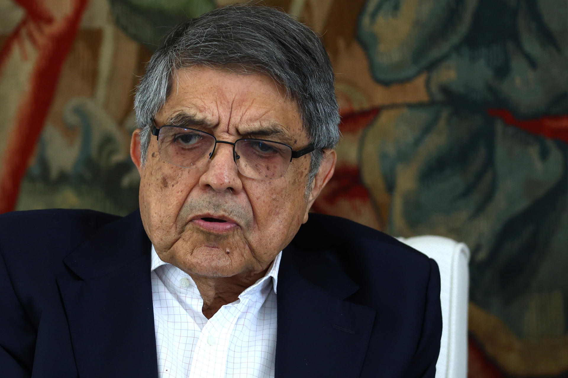 El escritor nicaragüense Sergio Ramírez fue captado, este 21 de mayo, durante una entrevista con EFE, en Ciudad de Panamá (Panamá). EFE/Carlos Lemos
