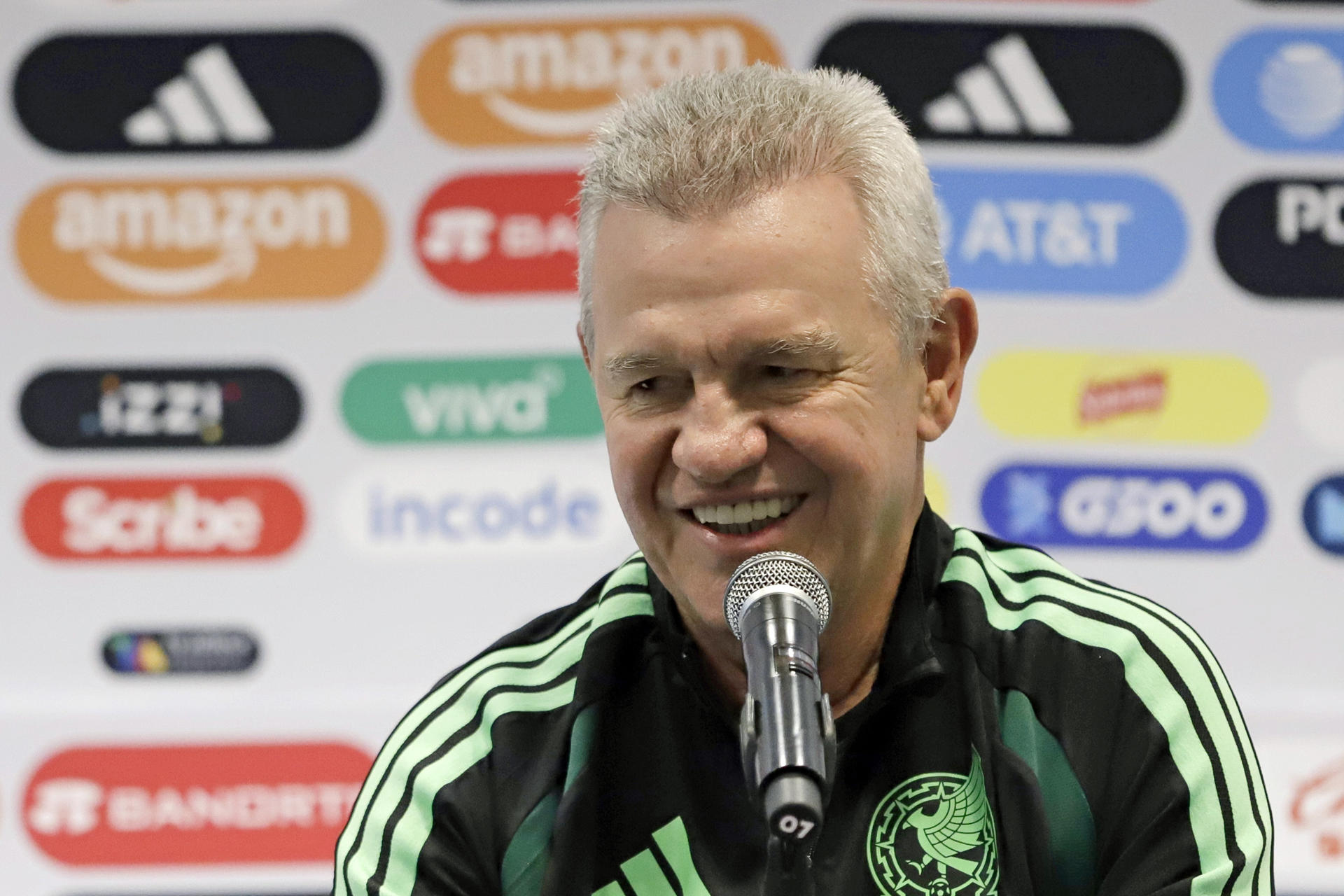 El seleccionador de México, Javier Aguirre, dijo en una rueda de prensa que aprovechará el partido amistoso ante Ghana de este viernes para observar a todos los jugadores con los que cuenta en la concentración previa al Mundial 2026, este jueves en Puebla (México). EFE/ Hilda Ríos
