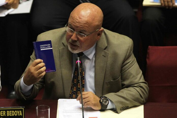 Fotografía de archivo del excongresista y actual alcalde del distrito limeño de Surco, Carlos Bruce, en Lima (Perú). EFE/Ernesto Arias
