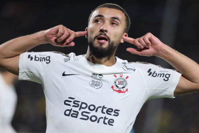 Zakaria Labyad, de Corinthians, celebra su gol este jueves en un partido de la Copa Libertadores ante Corinthians en el estadio Campeón del Siglo, en Montevideo. EFE/ Gastón Britos
