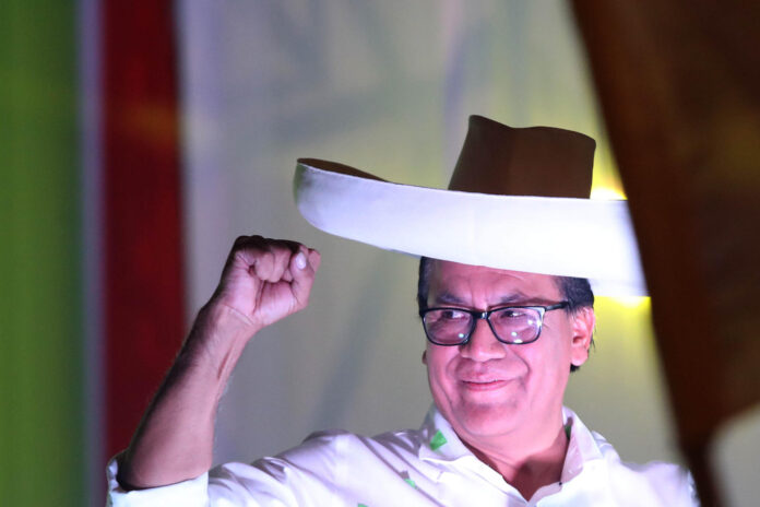 El candidato de izquierda a la Presidencia de Perú, Roberto Sánchez, fue captado este 21 de mayo, durante un mitin de campaña, en Lima (Perú). EFE/Paolo Aguilar
