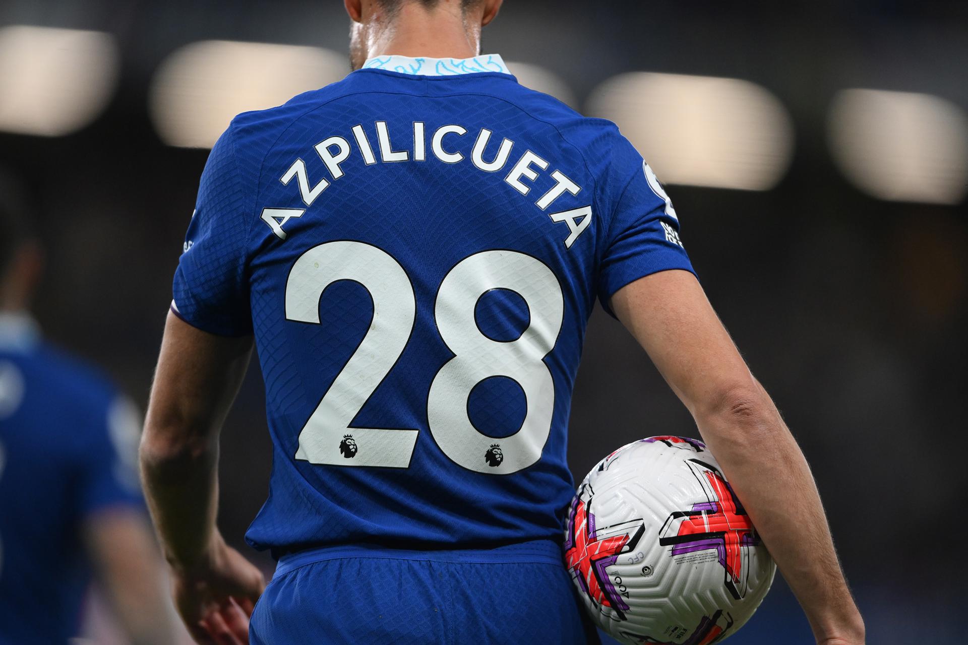 Fotografía de Daniel Hambury, en la que puede verse en una imagen de archivo del 26 de abril de 2023 al futbolista español César Azpilicueta. EFE *Sólo uso editorial*
