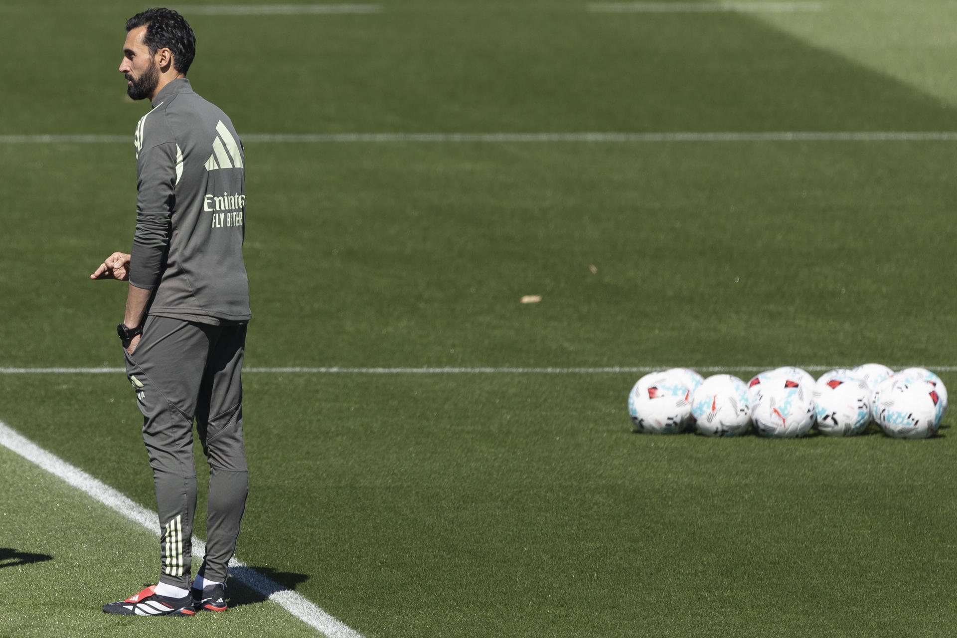 El entrenador del Real Madrid, Álvaro Arbeloa, durante un entrenamiento el pasado 16 de mayo. EFE/ Sergio Pérez

