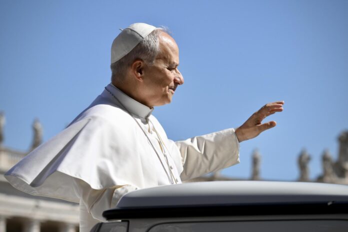 El papa León XIV, este miércoles 20 de mayo en la audiencia general semanal en la plaza de San Pedro, en Ciudad del Vaticano. EFE/EPA/ALESSANDRO DI MEO
