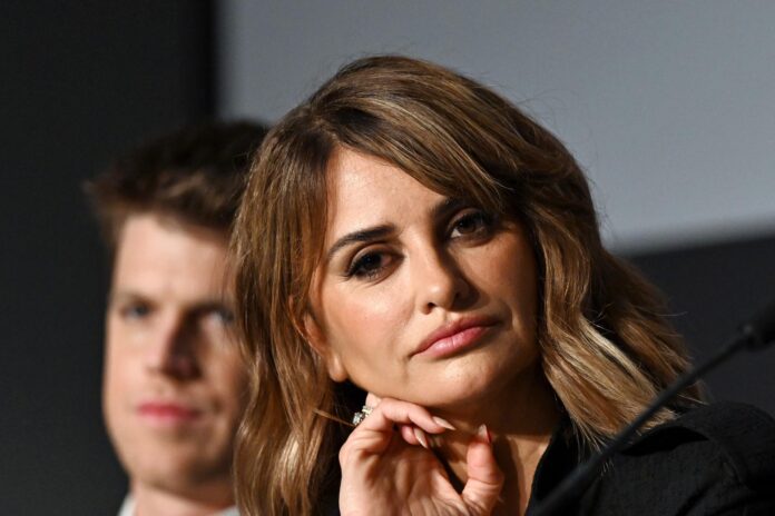 Penélope Cruz, este viernes durante la rueda de prensa de presentación de 'La Bola Negra' en la 79ª edición del Festival de Cine de Cannes, en Cannes, Francia. EFE/EPA/Kate Green / POOL
