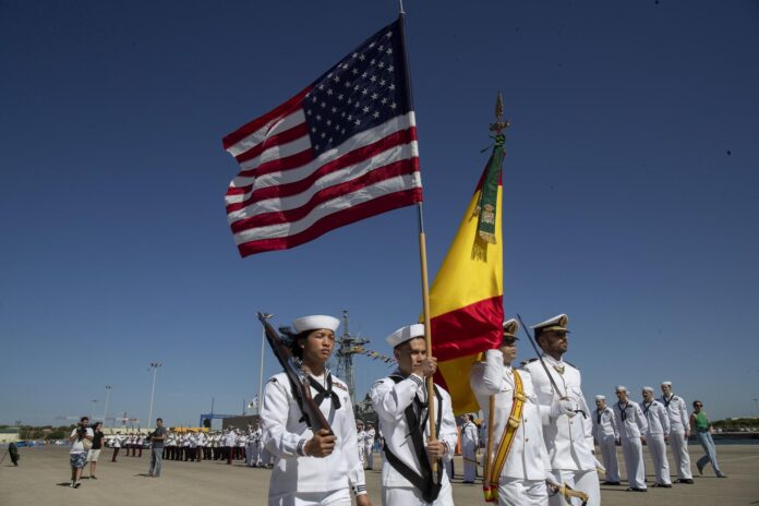 FOTO ARCHIVO. Actos conmemorativos por el 70 aniversario de la firma de los acuerdos entre Estados Unidos y España que dieron lugar a la creación de esta instalación militar en la localidad gaditana de Rota. EFE/Román Ríos.

