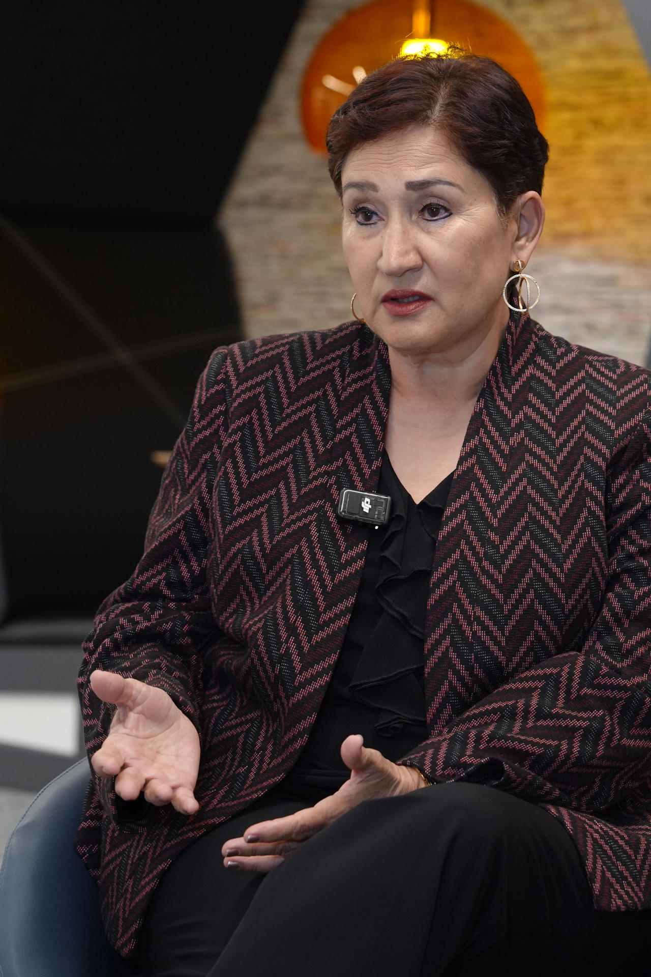 La exfiscal general de Guatemala Thelma Aldana habla en una entrevista con EFE este jueves, en Washington (Estados Unidos). EFE/ Octavio Guzmán
