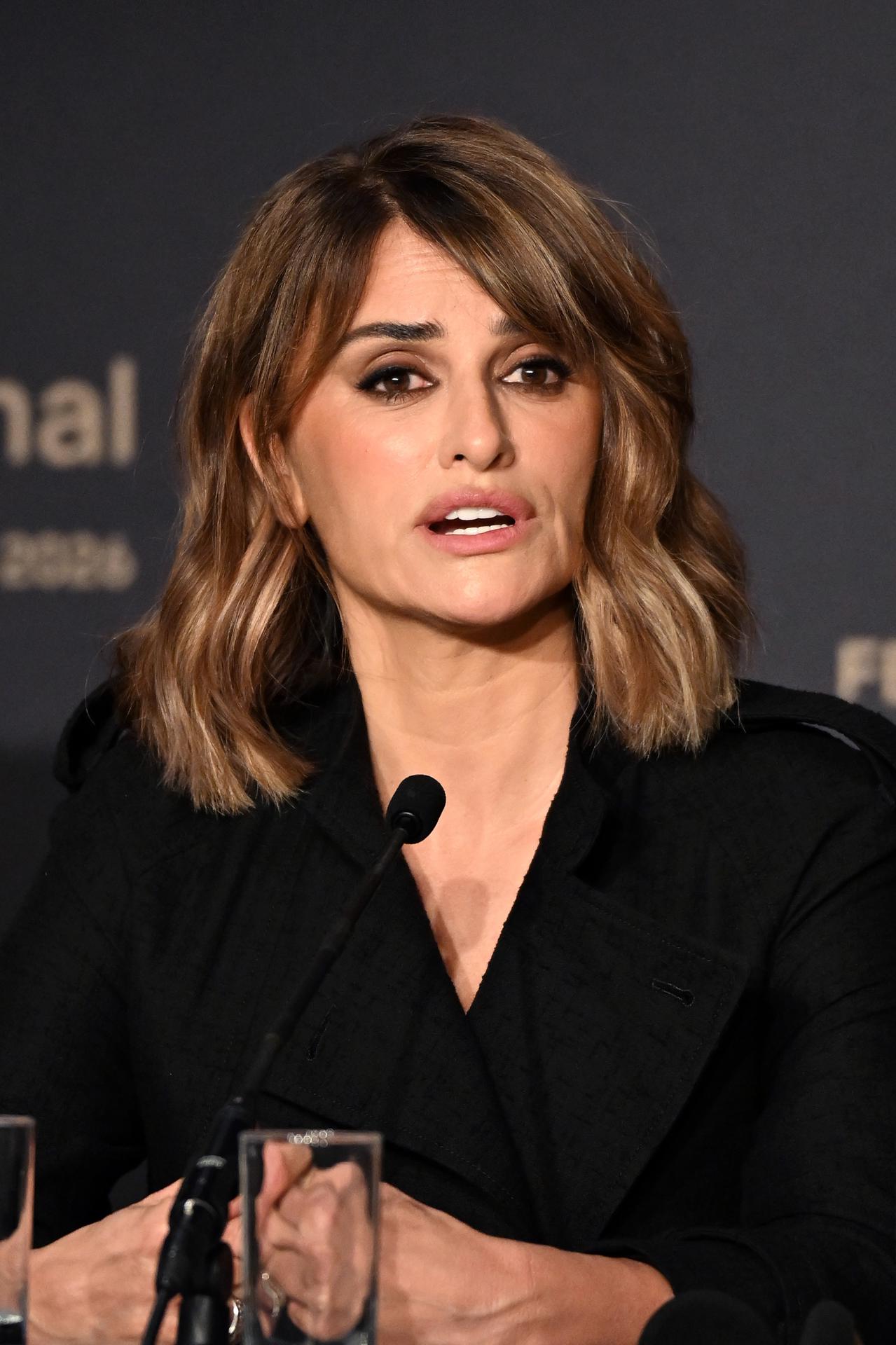 Penélope Cruz asiste a la rueda de prensa de 'La Bola Negra' durante el 79º Festival de Cine de Cannes, en Cannes, Francia, el 22 de mayo de 2026. El festival se celebra del 12 al 23 de mayo de 2026. (Cine, Francia) EFE/EPA/Kate Green / POOL