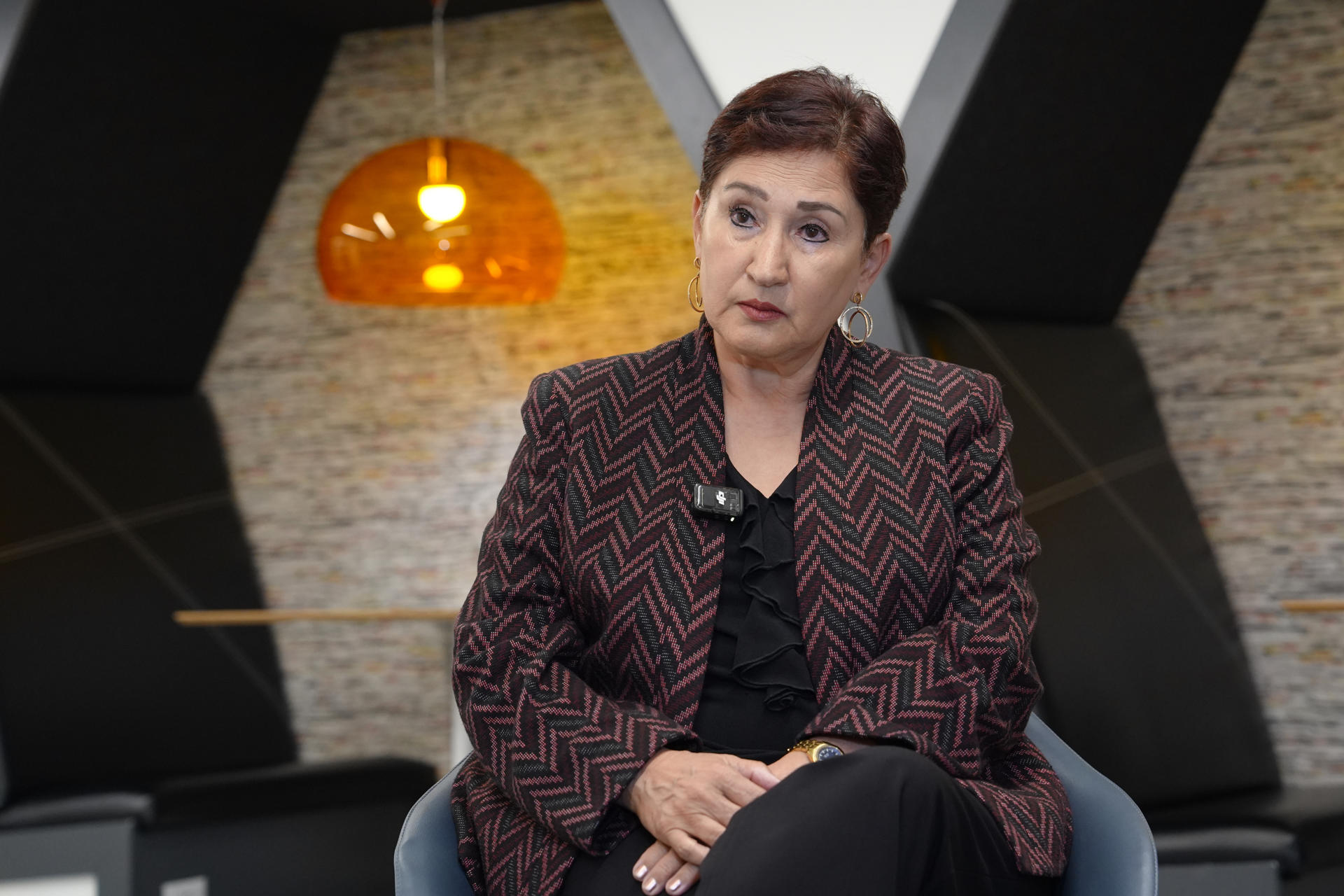 La exfiscal general de Guatemala Thelma Aldana habla en una entrevista con EFE este jueves, en Washington (Estados Unidos). EFE/ Octavio Guzmán
