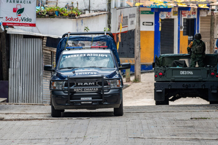 Fotografía de archivo en donde se observa a personal de la Policía Estatal y del Ejército Mexicano en el estado de Chiapas (México). EFE/ Carlos López
