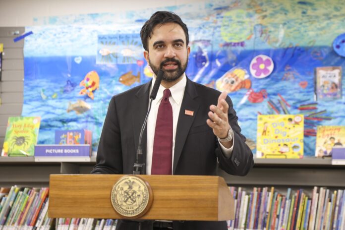 El alcalde de la ciudad de Nueva York, Zohran Mamdani, fue captado, el pasado 15 de mayo durante un acto público, en una biblioteca de Brooklyn (NY, EE.UU.) EFE/Sarah Yenesel
