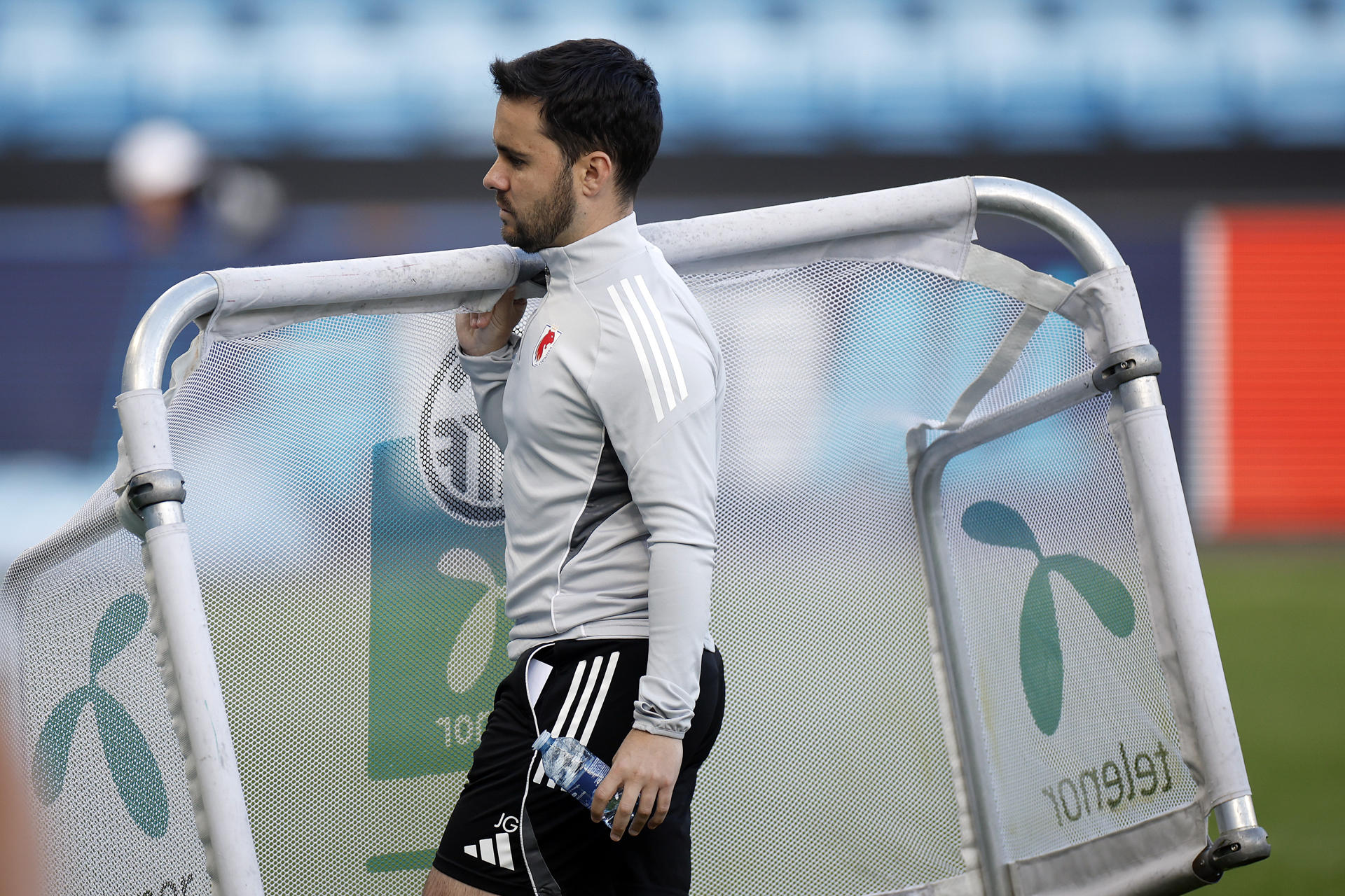 Jonathan Giraldez, durante el entrenamiento en el estadio Ullevaal de Oslo. EFE/Alberto Estévez