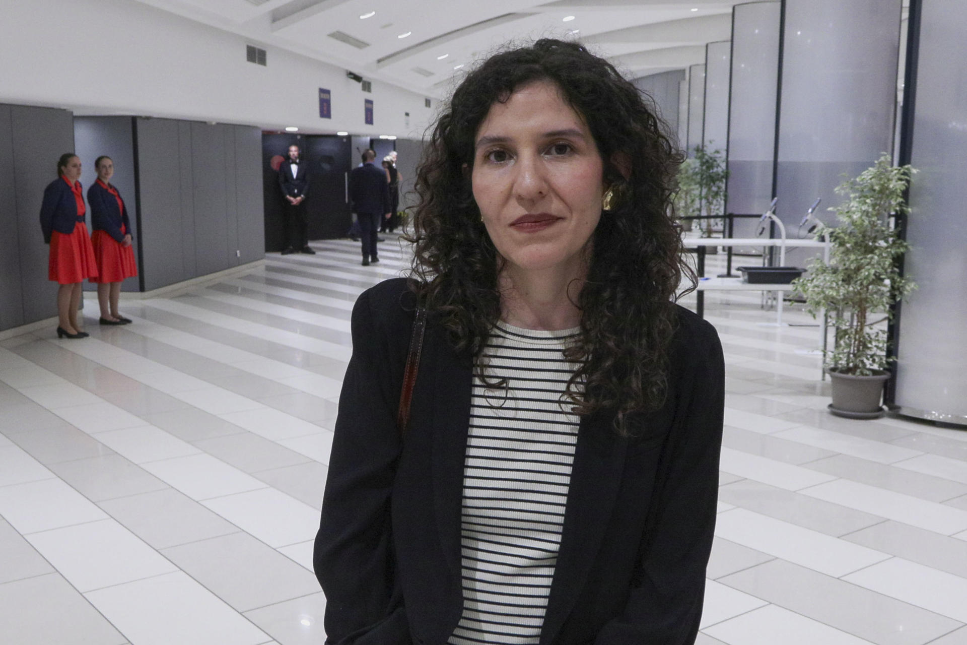 Valentina Maurel, directora de 'Siempre soy tu animal materno', película presentada en la sección Un certain regard de la 79 edición del Festival de Cannes. Las costarricenses Daniela Marín Navarro y Mariangel Villegas y la mexicana Marina de Tavira lograron conjuntamente este viernes el premio a la mejor interpretación femenina de la sección Una cierta mirada del Festival de Cannes por 'Siempre soy tu animal materno', dirigida por Valentina Maurel. EFE/ Edgar Sapiña Manchado

