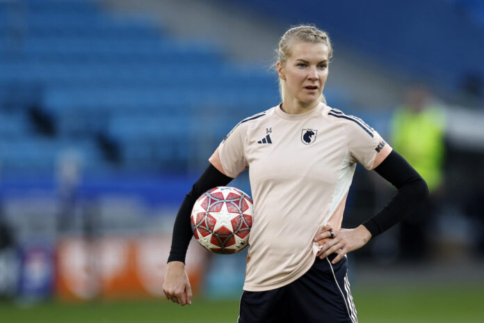 Ada Hegerberg, durante el entrenamiento. EFE/Alberto Estévez
