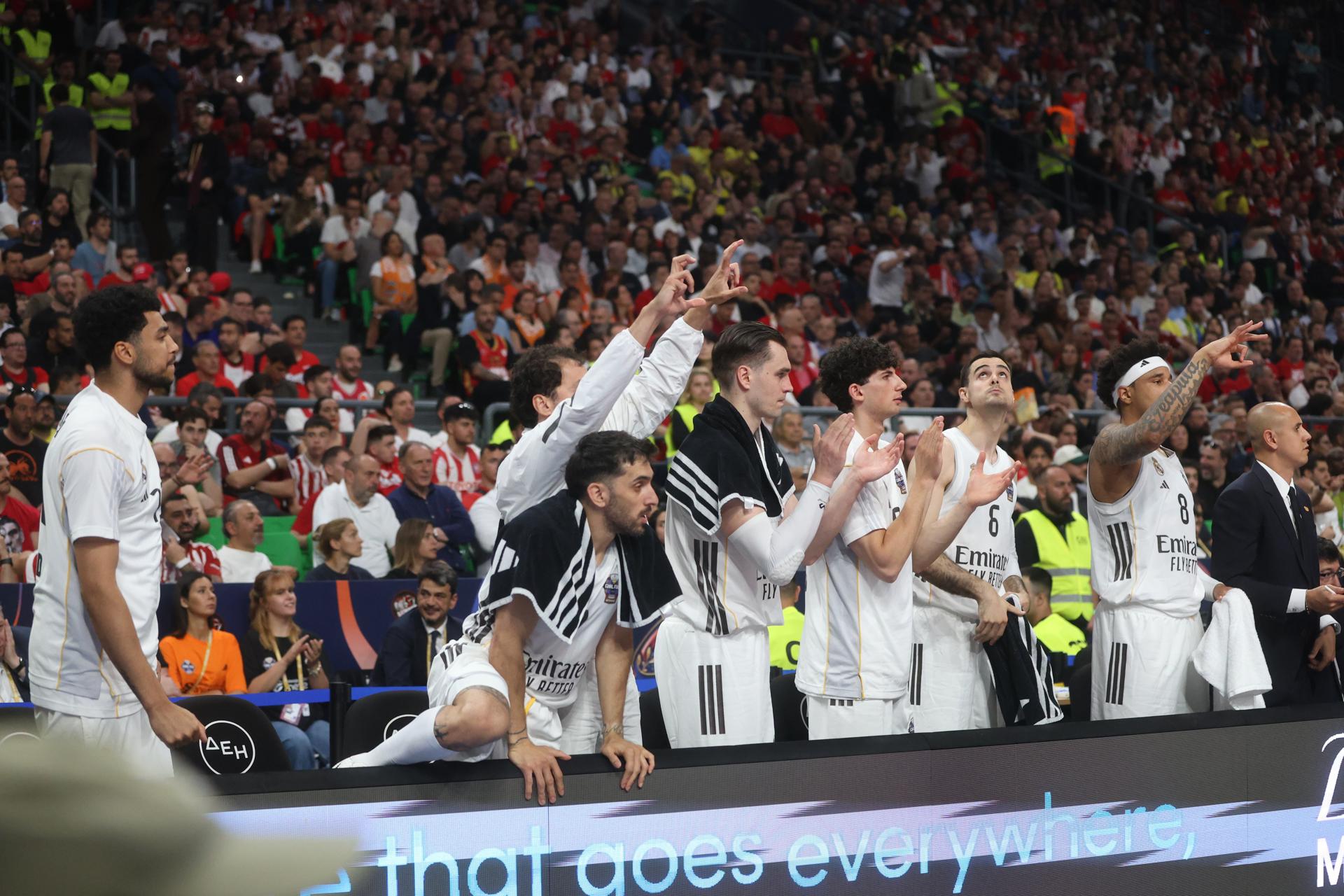 Los jugadores del Real Madrid, durante el partido. EFE/EPA/GEORGIA PANAGOPOULOU

