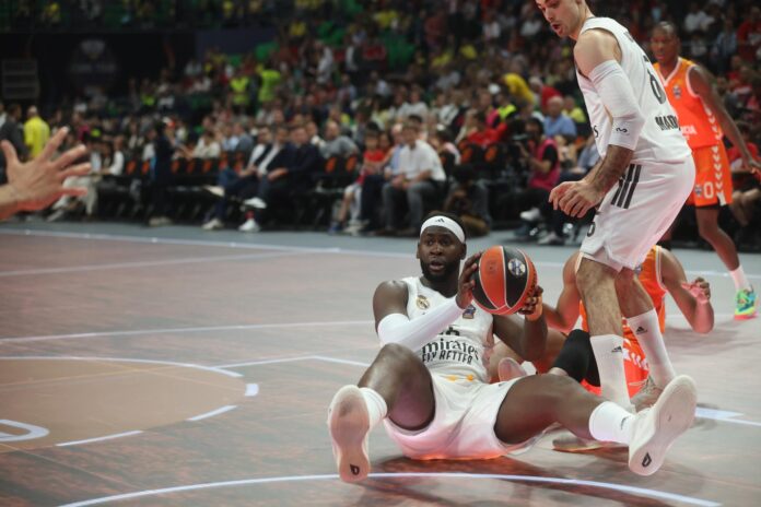 Garuba, durante el partido. EFE/EPA/GEORGIA PANAGOPOULOU
