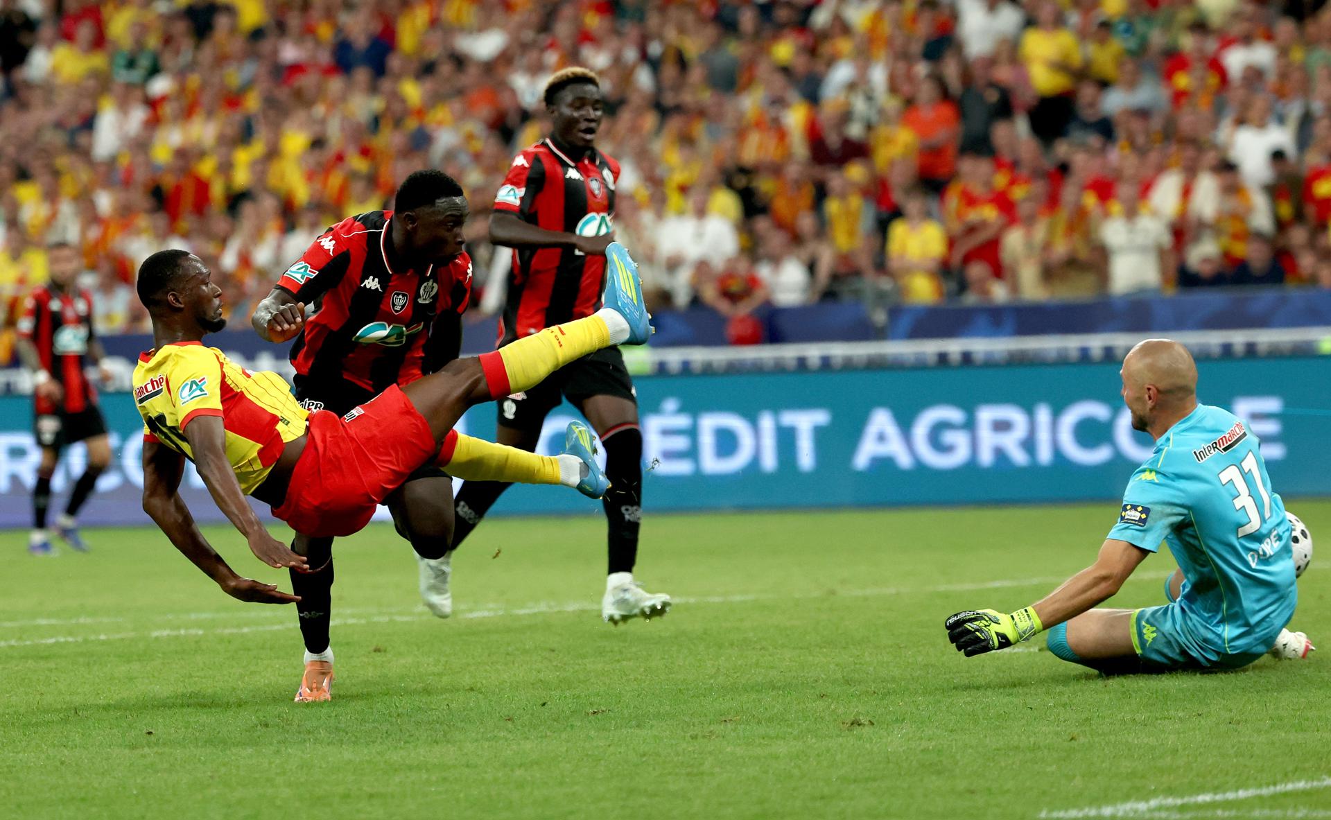 Sima marca el 3-1. EFE/EPA/MOHAMMED BADRA
