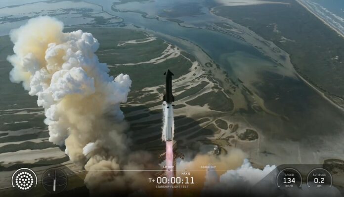 Captura de un video difundido por SpaceX del despegue de la nave Starship (V3) este viernes, desde Starbase, en el sur de Texas (EE.UU.). EFE/ @SpaceX
