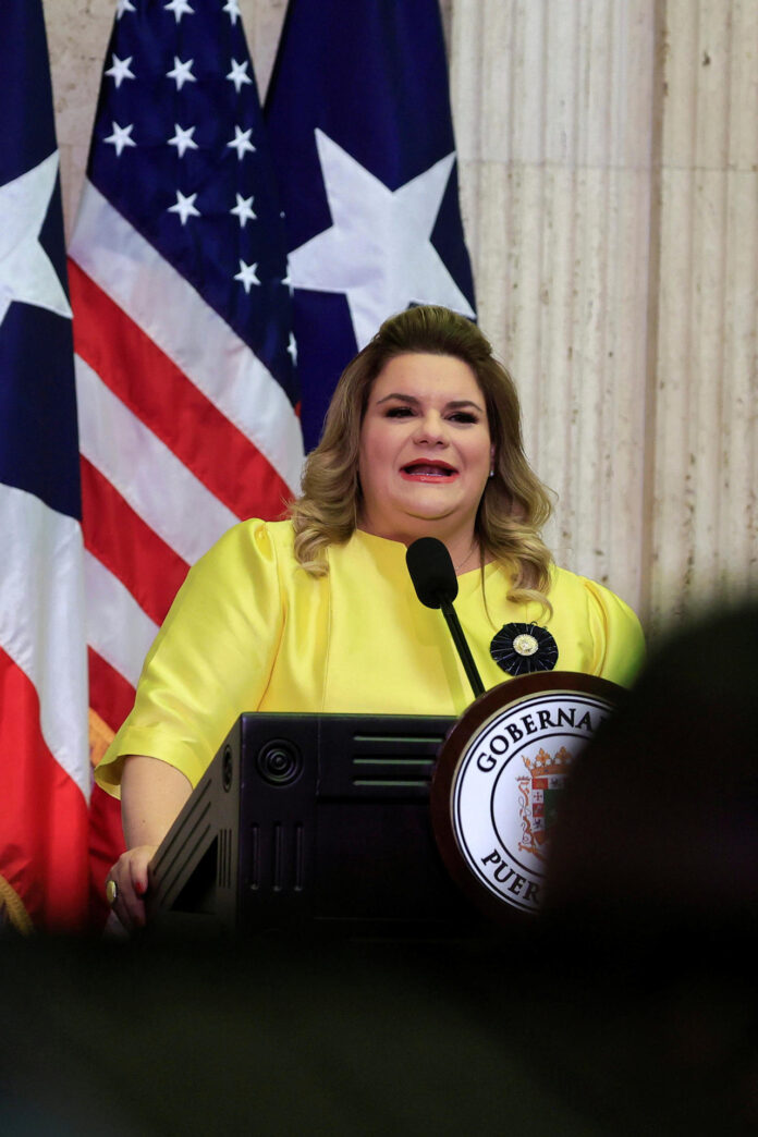 La gobernadora de Puerto Rico, Jenniffer González, habla en el Capitolio de Puerto Rico este jueves, en San Juan (Puerto Rico). EFE/ Thais Llorca
