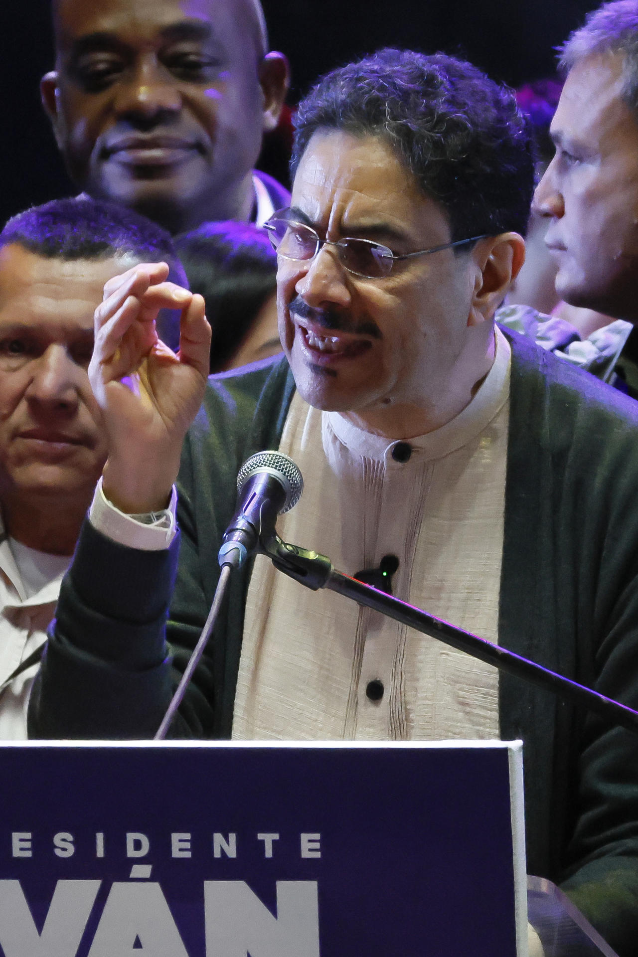 El candidato por el partido Pacto Histórico a la Presidencia de Colombia Iván Cepeda pronuncia un discurso durante un acto de campaña este 22 de mayo de 2026, en Bogotá (Colombia). EFE/ Carlos Ortega