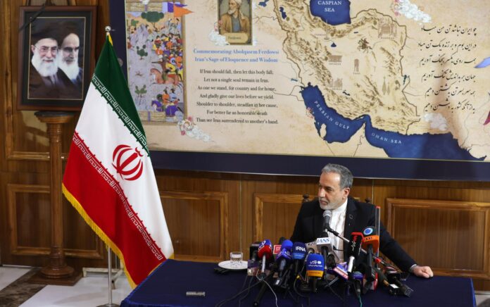 El ministro iraní de Exteriores, Abás Araqchí, durante la rueda de prensa. Imagen de archivo. EFE/RAJAT GUPTA
