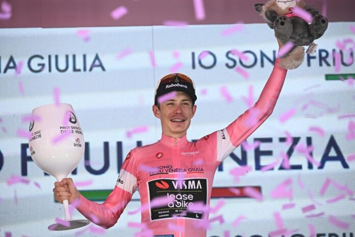 - El ciclista danés Jonas Vingegaard (Visma Lease a Bike) se impuso en la decimocuarta etapa del Giro de Italia, de 133 kilómetros, disputada entre Aosta y Pila, Italia. EFE/EPA/LUCA ZENNARO
