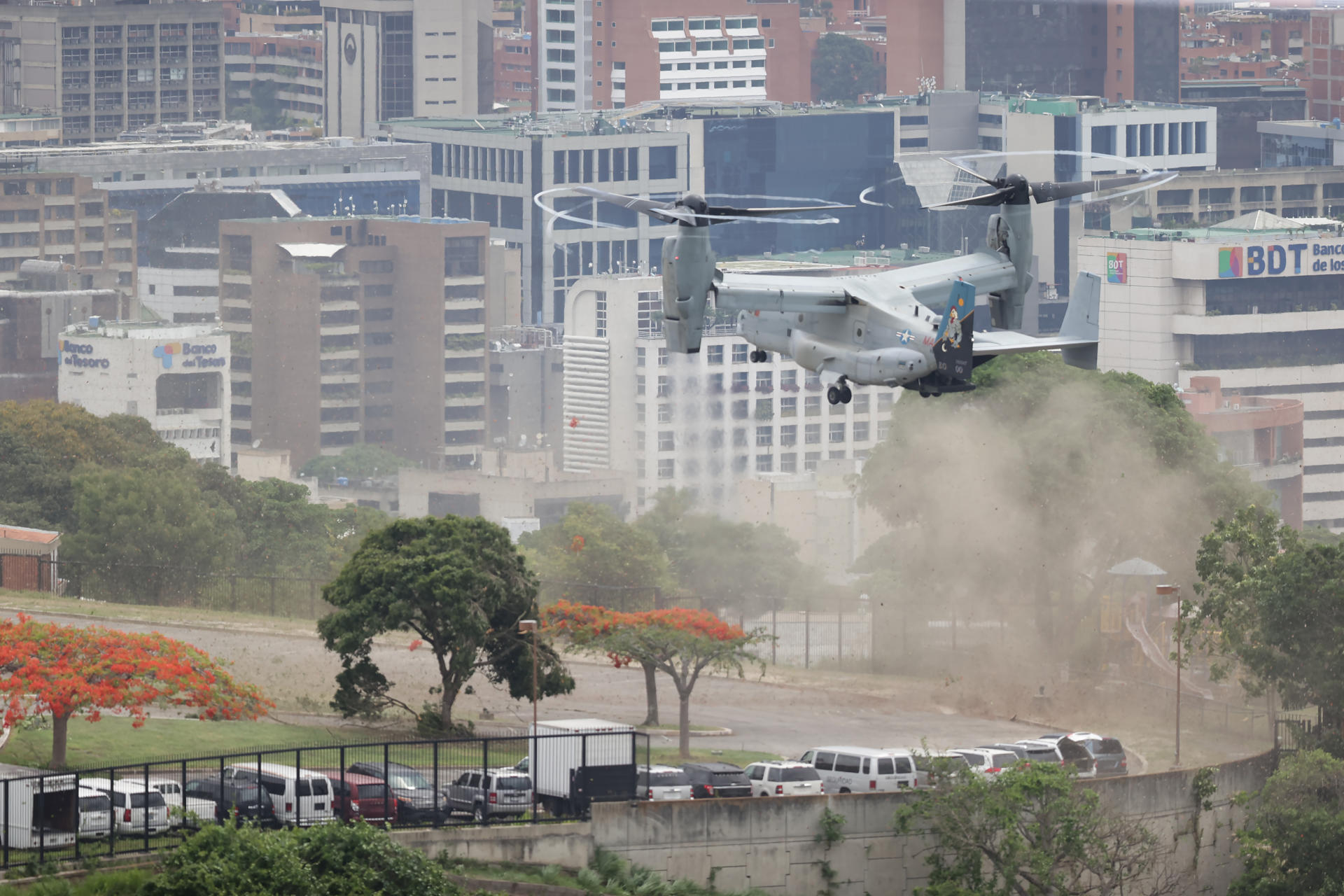 Fotografía que muestra un helicóptero Bell Boeing V-22 Osprey de Estados Unidos durante un simulacro este sábado, en Caracas (Venezuela). EFE/ Ronald Peña R
