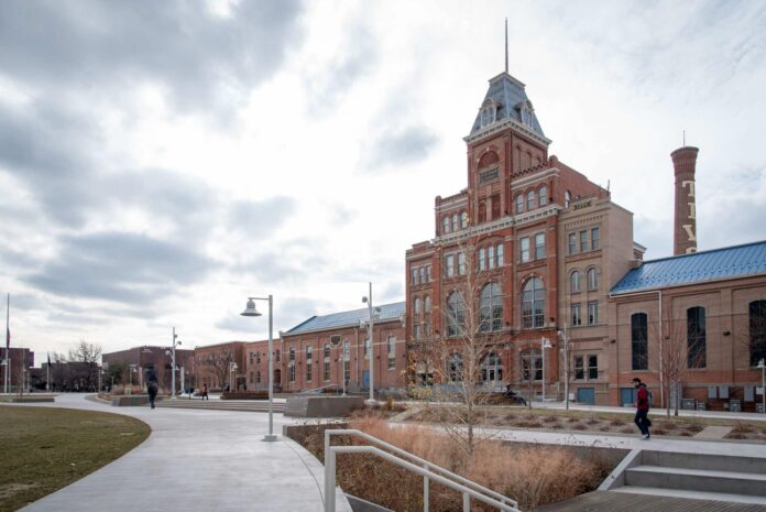 Fotografía cedida por Campus Auraria que muestra la fachada del centro educativo Campus Auraria en Denver (EE.UU.). EFE/ Campus Auraria
