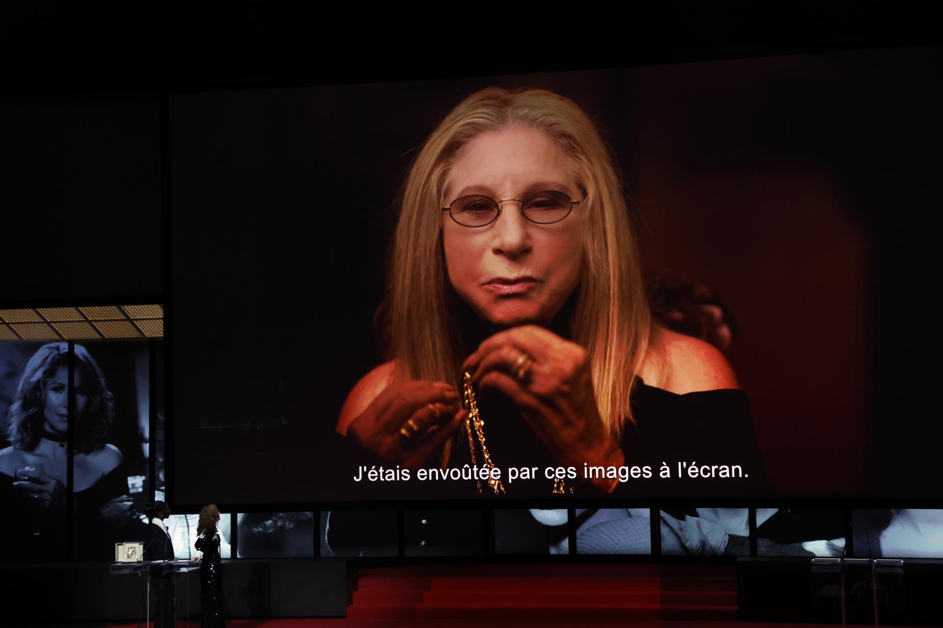 Barbra Streisand, galardonada con la Palma de Oro de Honor del 79º Festival de Cine de Cannes (Francia), es vista en pantalla durante la ceremonia de clausura. EFE/EPA/SEBASTIEN NOGIER
 
//////////
 
CANNES (France), 23/05/2026.- Honorary Palme d'Or Award winner Barbra Streisand is seen on screen during the closing ceremony of the 79th annual Cannes Film Festival, in Cannes, France, 23 May 2026. The film festival runs from 12 to 23 May 2026. (Cine, Francia) EFE/EPA/SEBASTIEN NOGIER
