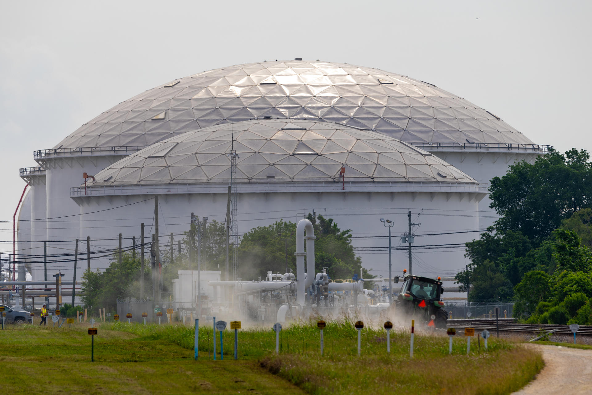 Fotografía del 30 de abril de 2026 que muestra un contenedor de combustible de la empresa PEMEX en Houston (EE.UU). EFE/ Carlos Ramirez