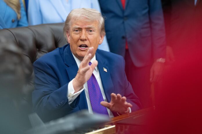 Foto de archivo del presidente de EE.UU., Donald Trump. EFE/AARON SCHWARTZ / POOL
