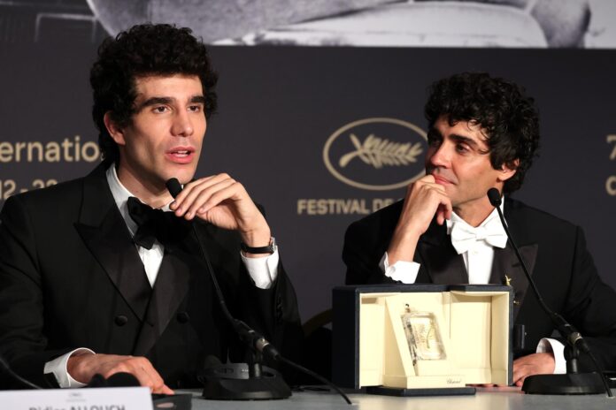 Javier Calvo y Javier Ambrossi hablan después de su reconocimiento en el Festival de Cannes en Francia. EFE/EPA/HODA DAVAINE / POOL
