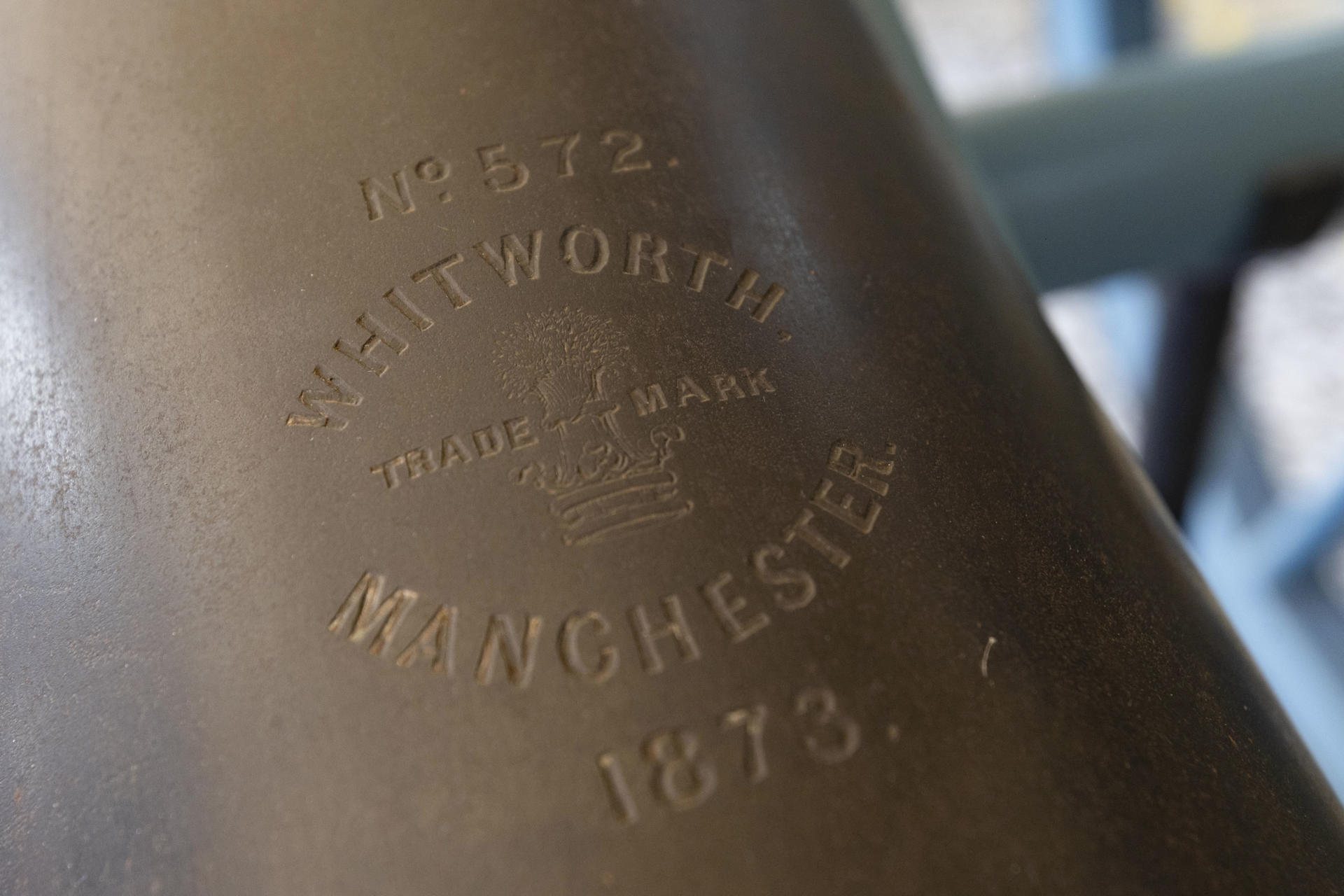 Detalle del núnero de serie del cañón, de la marca Whitworth, fabricado en Manchester (Reino Unido) en 1873, que el cineasta Sergio Leone utilizó para el rodaje en Burgos de su popular película “El bueno, el feo y el malo”, expuesto en el museo militar de Cartagena. EFE/Marcial Guillén
